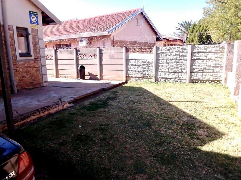 To Let 3 Bedroom Property for Rent in Randlespark North West